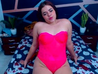 Hola soy Alyson, una chica sexy, de curvas, grandes, senos opuestos y con muchas ganas de divertirme en la sala cumpliendo tus placeres.