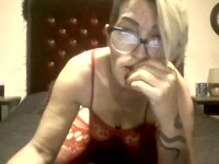 Bonjour je suis une belle femme de 50 ans au style atypique