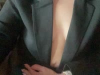 Ik ben een sensuele en zelfverzekerde vrouw met prachtige, volle borsten en een ontembare lust voor passie. Thuis kom ik veel te kort, en ik verlang naar iemand die me écht weet te prikkelen. Mijn gedachten dwalen vaak af naar spannende avonturen, en ik ben altijd in de stemming om te genieten. Ben jij degene die me kan geven wat ik mis? Laat me niet te lang wachten…