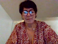 Coucou merci de venir découvrir qui je suis une femme mature, coquine qui aime la simplicité, la sensualité, gourmande de nouvelles choses et très cochonne, à deux c