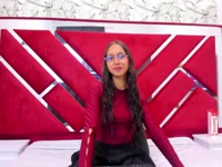 Je suis une fille colombienne, je me considère calme, joyeuse, charismatique, sociable et disciplinée, j