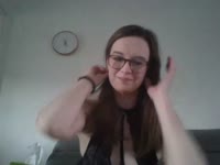 Melanie – Élégance et douceur à 30 ansBrune au charme naturel et au regard captivant, Mélanie débute dans le monde du camming avec une belle assurance et une envie sincère de créer des connexions vraies. À 30 ans, elle incarne une féminité assumée, mêlant sensualité discrète et spontanéité. Curieuse et ouverte d’esprit, elle aime découvrir de nouvelles choses et partager des moments complices avec ceux qui croisent son chemin.Mélanie est douce, attentive et pleine de vie. Elle adore discuter, rire et mettre à l’aise ceux qui viennent la voir. Que ce soit pour un échange léger ou une ambiance plus intime, elle sait s’adapter avec naturel et bienveillance. Sa présence est un mélange de tendresse et de mystère, parfaite pour ceux qui recherchent une expérience authentique.