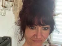Zelie, sensual and carnal woman of 40 years old. I will be happy to spend a mischievous and complicit moment with you. I like to play, chat, have fun, dress up. I