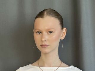 hot cam girl fingering shaved pussy AlexiaBedar