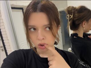 topless webcamgirl DevonaChurchey