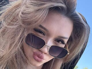 hot cam girl masturbating with sextoy GailMayette