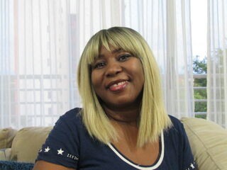 naughty cam girl masturbating with dildo LucylinBlack