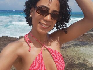 hot cam girl masturbating with vibrator SophiaBond