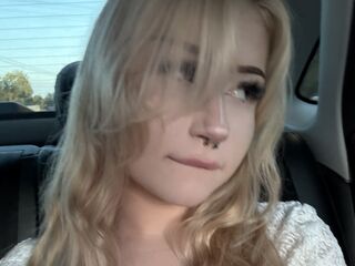 naughty camgirl fingering shaved pussy VerlieRentar