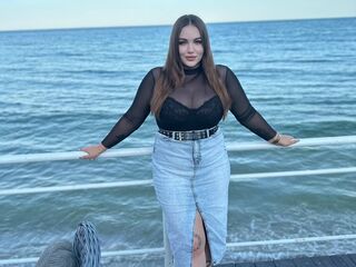 masturbating cam girl LeillaTvin