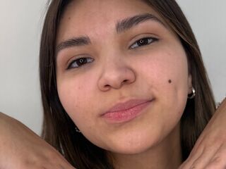 webcamgirl chat room AdriaKunstlinger