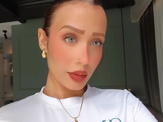 hot cam girl masturbating with vibrator AdrianaRossetti