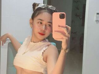 cam girl playing with vibrator AikoPerez