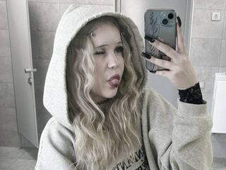 topless webcam girl AlicaUwu