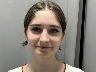 shaved pussy webcam AlisaGlem