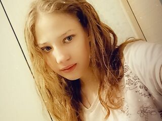 camslut spreading pussy AmandaMini