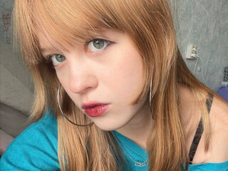 cam girl playing with dildo AmberLune