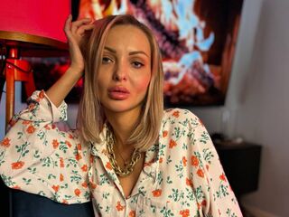 naked cam girl AmityHarwick