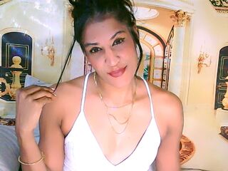 hot naked camgirl AzzyGreene