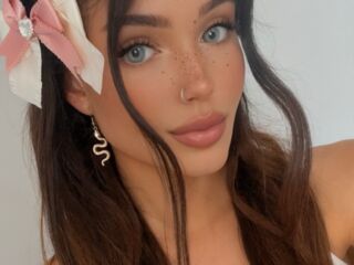 cam girl playing with vibrator BellaSophiaSky