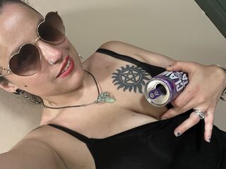 naked girl with webcam fingering pussy BrattyBride