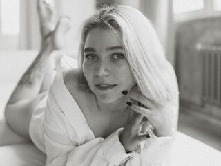 naked girl with webcam fingering pussy BreanaAlosta