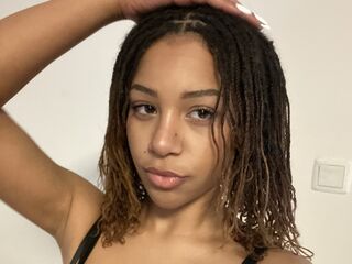 camgirl webcam CadeyMir