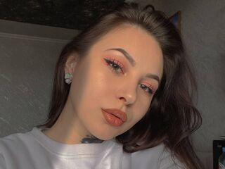 naughty camgirl fingering shaved pussy CapriceHebets