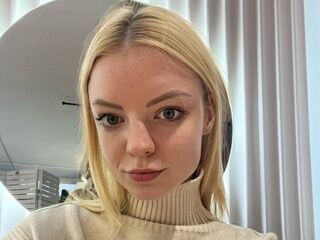 naked girl with webcam masturbating with vibrator CarlenePattie