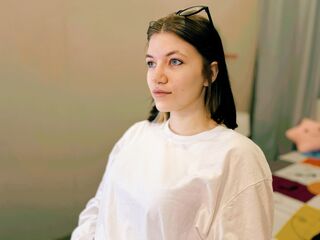 camgirl playing with vibrator CathyBarnes