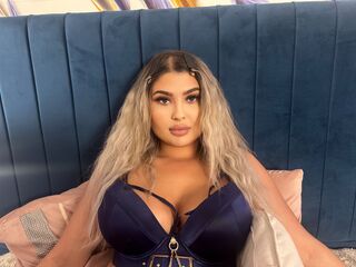 camgirl fingering shaved pussy ChloeBellamie