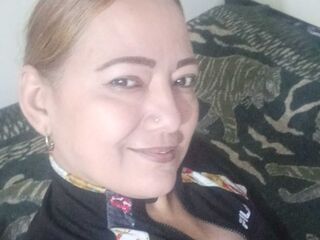 masturbating webcamgirl ClauTaylor