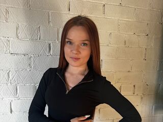 girl showing tits DavinaHislip