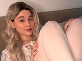 naked cam girl gallery DeluaMoon