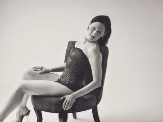 camgirl fingering shaved pussy DevonTaylor