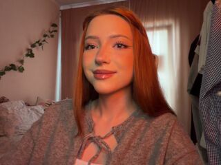 camwhore fingering shaved pussy DianniLinell