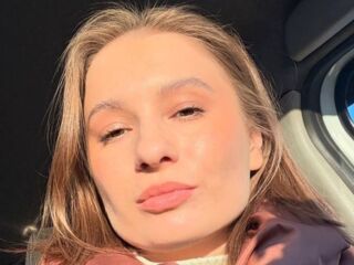 fingering webcamgirl DonnieFreed
