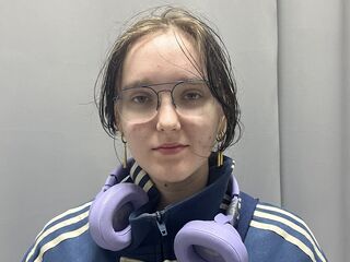 cam hooker chatroom DoraDawson