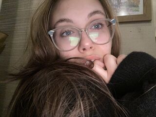 cam girl masturbating with dildo EmilyLoven