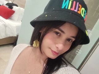 camslut showing tits EmyRein