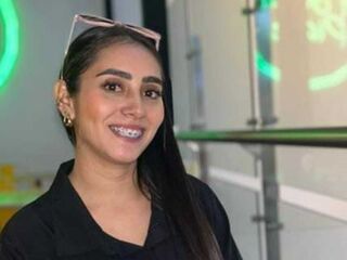 camgirl fingering shaved pussy EscarlethSwith