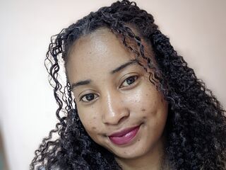 camgirl spreading pussy FarasoaMariela