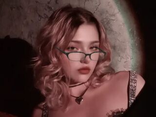 camwhore fingering shaved pussy GlynisLathon