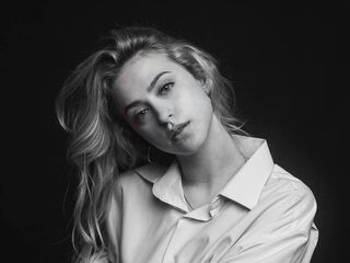 girl webcam show GwynethHibbits