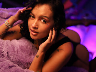 hot strip tease cam IsabellaMontier