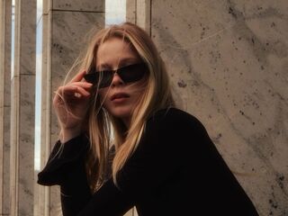 naughty camgirl masturbating with vibrator JenaeWaneka