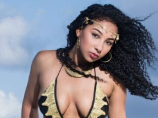 naked girl with webcam fingering pussy JuneSnow