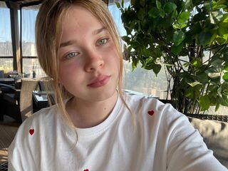 beautiful webcamgirl KendallHennig