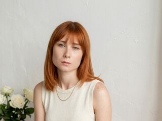 camgirl showing tits KiraSunley