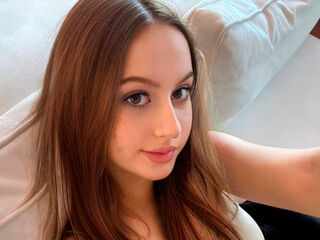 naked girl with cam LaurenSaintie